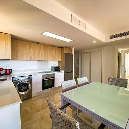 Sunny Paradise Apartment *